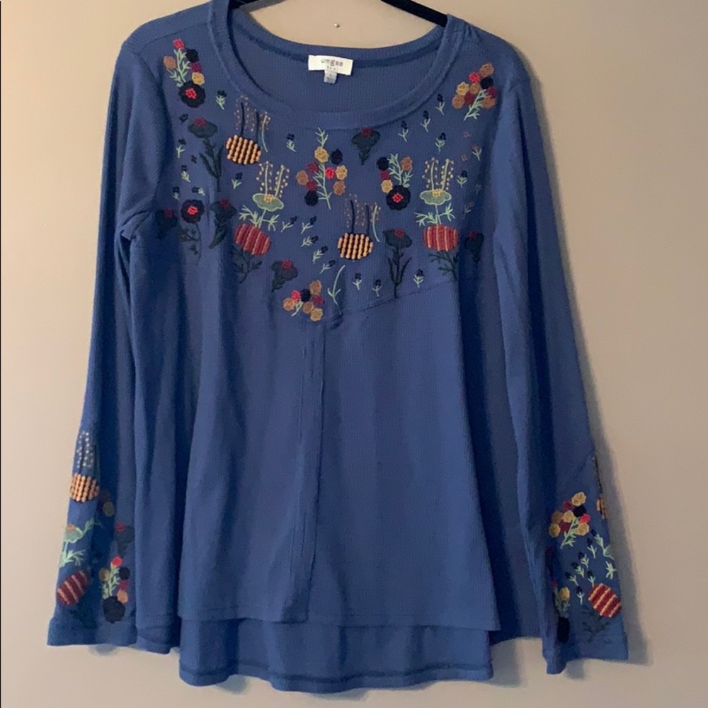 Umgee embroidered waffle fabric top size L.